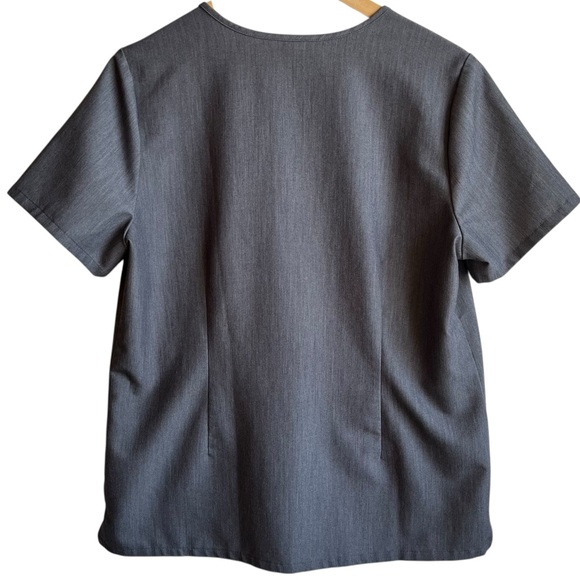 FIGS Grey V Neck Scrub Top Size M Technical Collection Casma - Picture 4 of 9